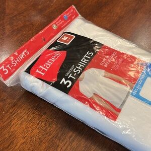 Hanes White Tagless T-Shirts 3-Pack. New